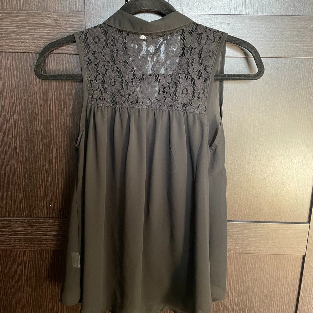 Cotton On - Black Sleeveless button up blouse. - Size XS
